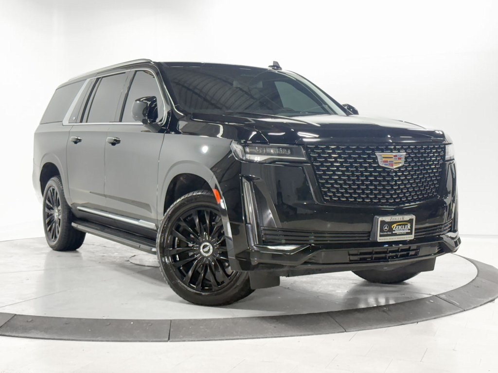 2022 Cadillac Escalade ESV Luxury's photo