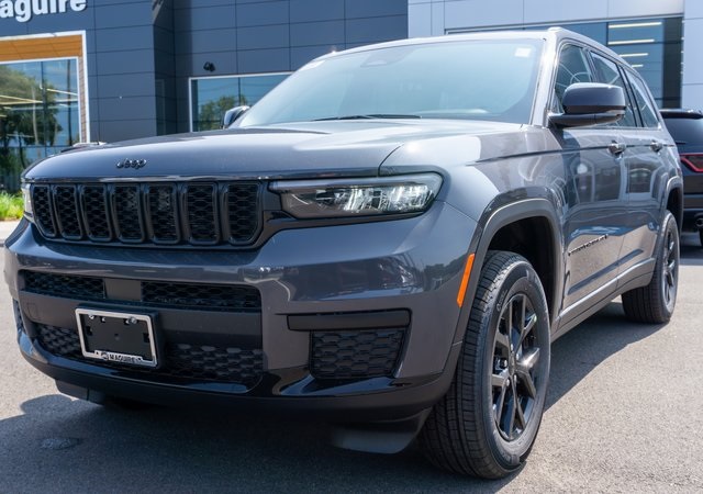 2025 Jeep Grand Cherokee Altitude X photo 2