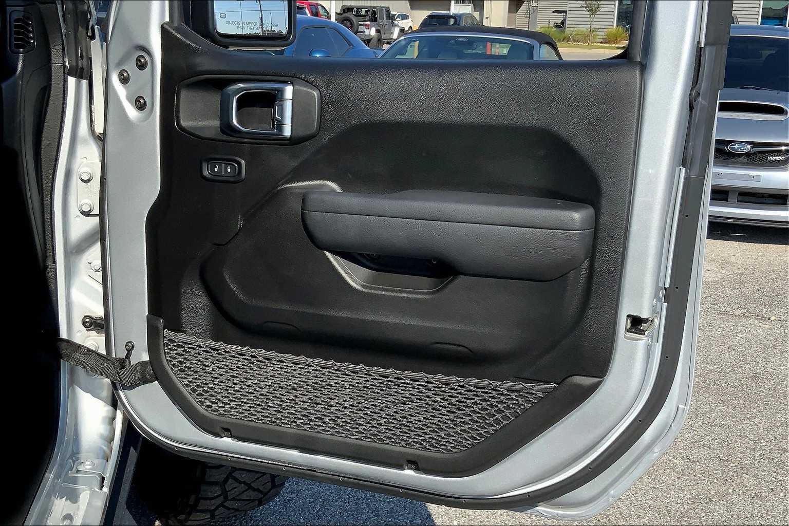 2022 Jeep Gladiator Willys Sport photo 21