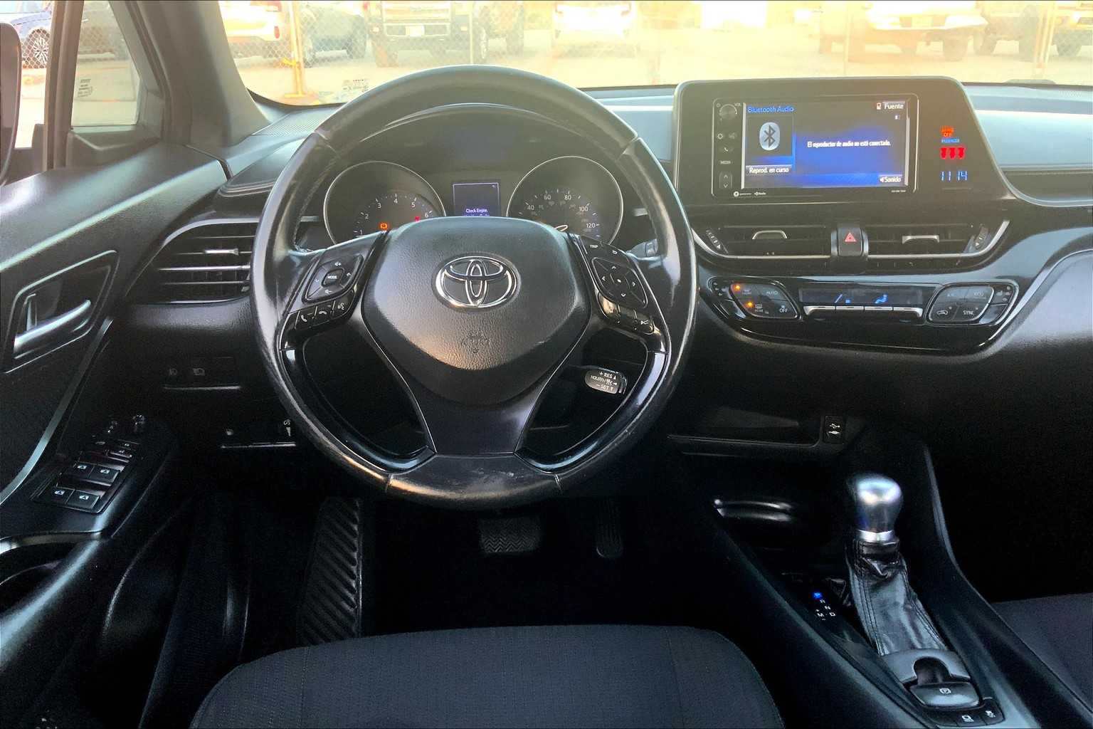 2018 Toyota C-HR XLE Premium photo 5