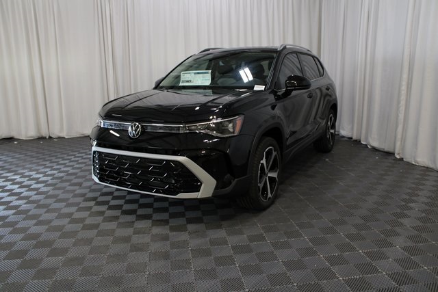 2025 Volkswagen Taos SEL photo 4