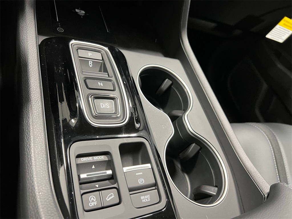 2025 Honda Pilot Touring photo 20