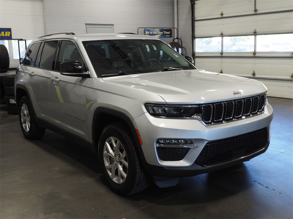 2023 Jeep Grand Cherokee Limited photo 3