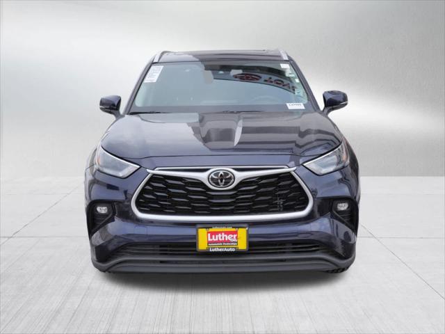 Certified 2022 Toyota Highlander XLE with VIN 5TDGZRBH0NS566790 for sale in Golden Valley, Minnesota
