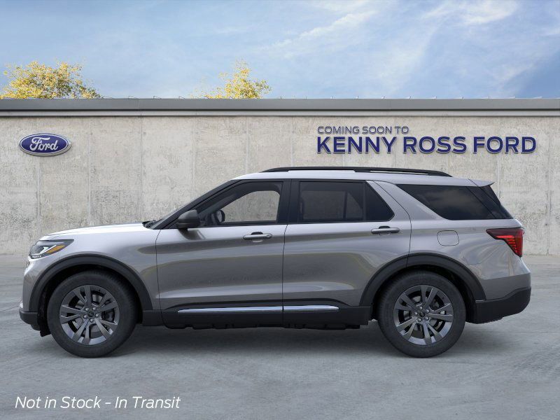 2025 Ford Explorer photo 2