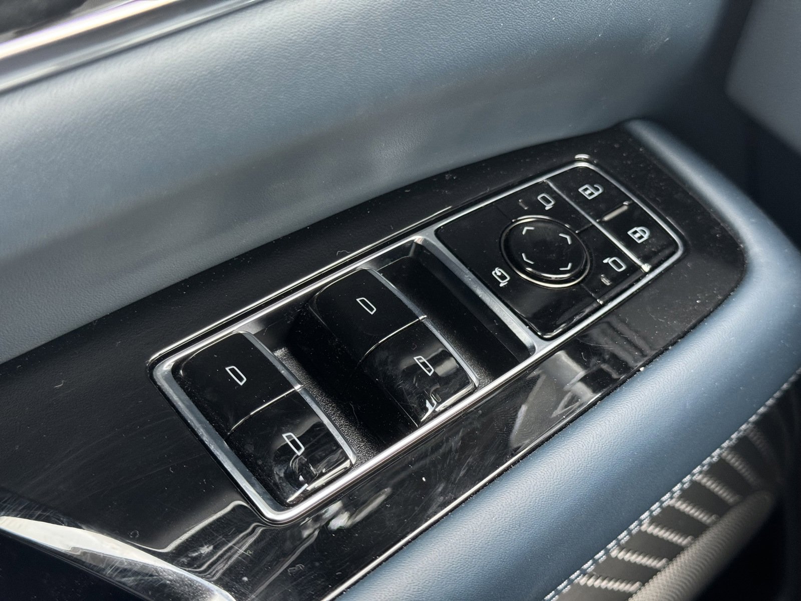 2025 Cadillac Escalade IQ Sport photo 32