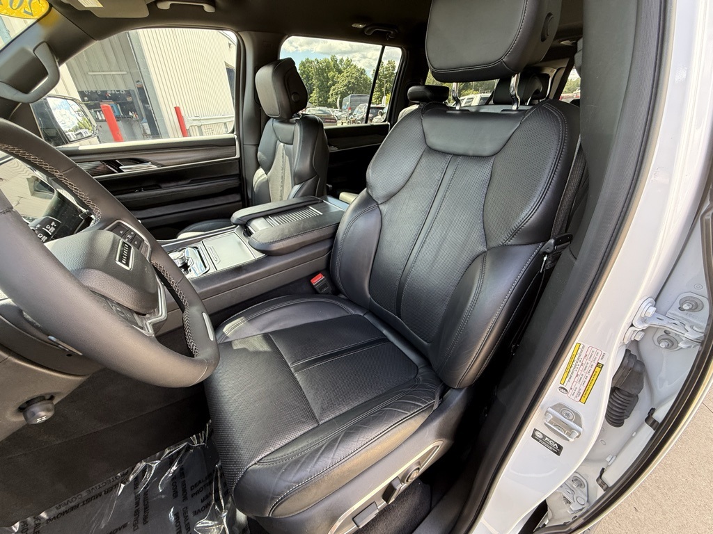 2023 Jeep Wagoneer L Series II photo 18