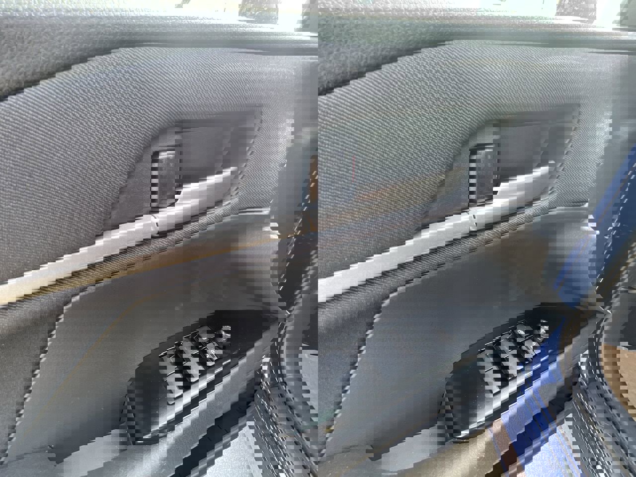 2025 Toyota Camry LE photo 4
