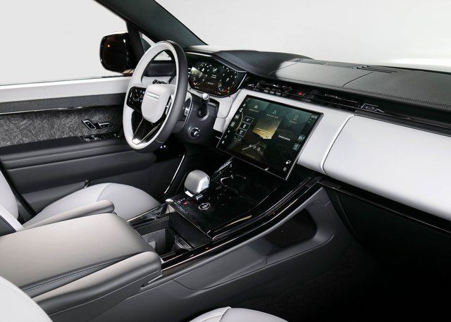 2025 Land Rover Range Rover Sport SE photo 10