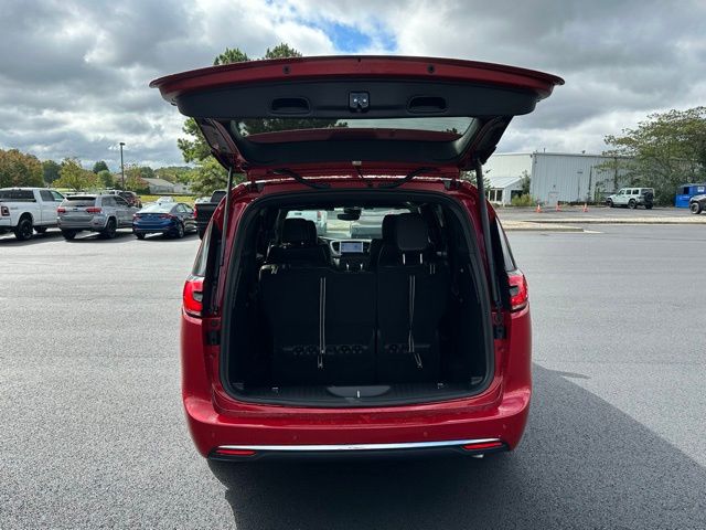 2026 Chrysler Pacifica photo 12