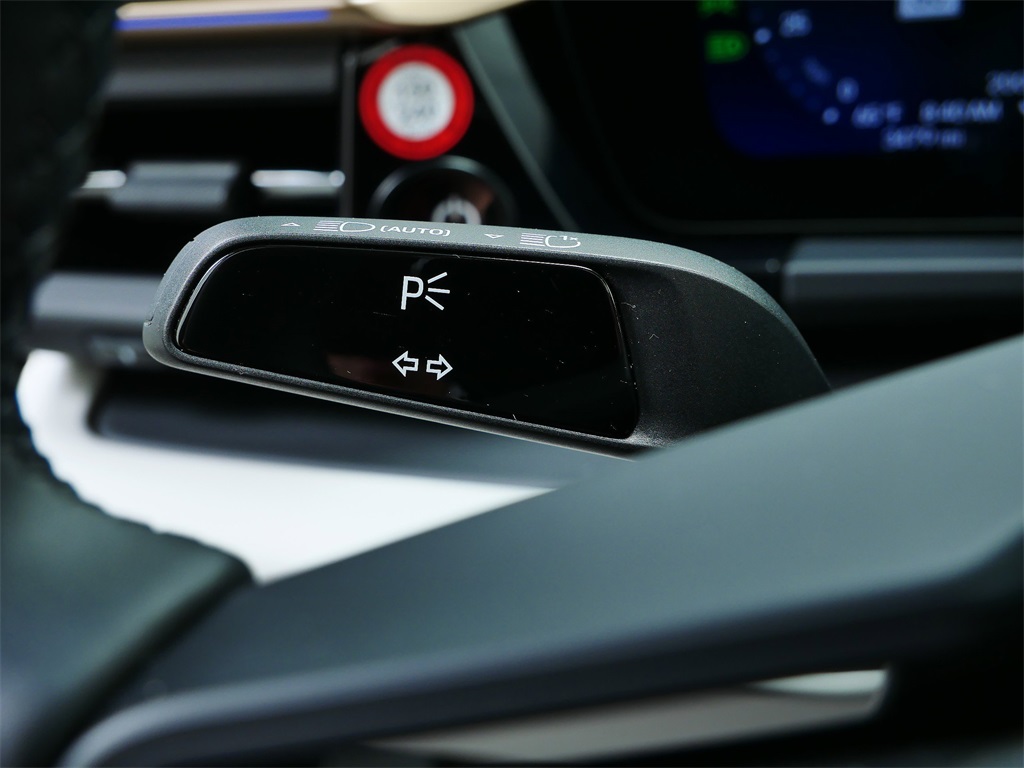 2024 Porsche Macan Electric 4 photo 16