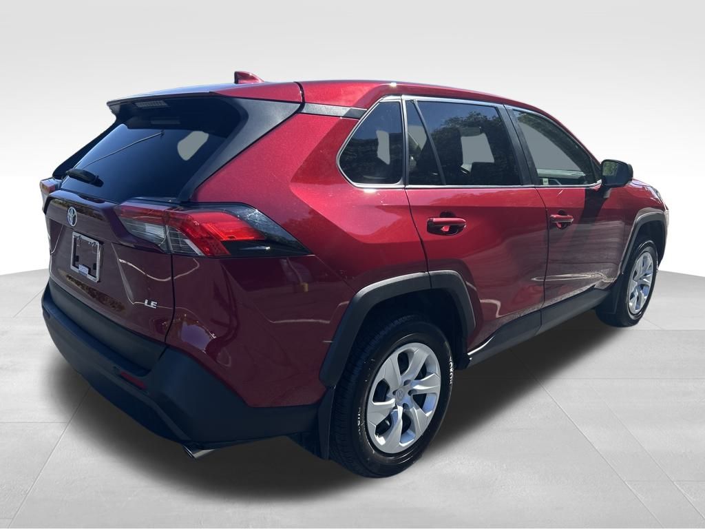 2022 Toyota RAV4 LE photo 5