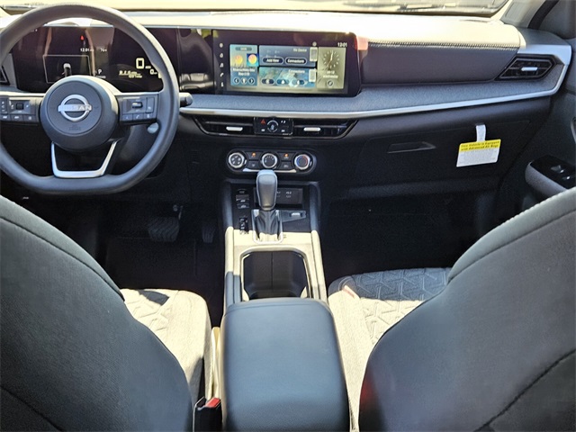 2025 Nissan Kicks SV photo 6