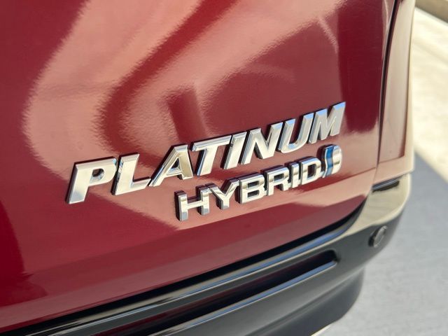 2024 Toyota Sienna Platinum photo 32