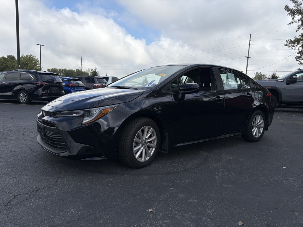 2025 Toyota Corolla LE photo 3