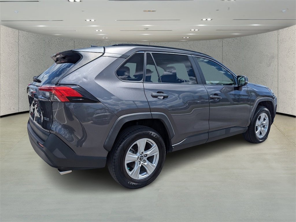 2019 Toyota RAV4 XLE photo 2