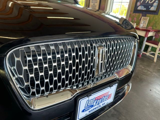 2022 Lincoln Corsair Standard photo 3