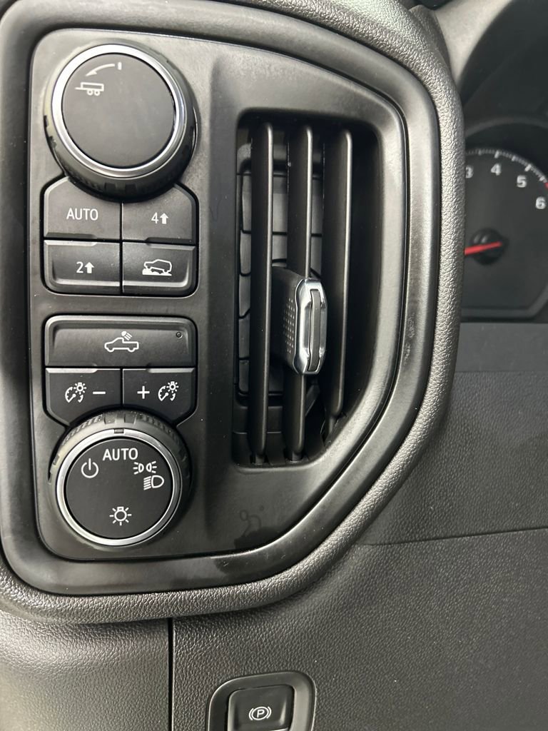 2024 Chevrolet Silverado 1500 Custom photo 15