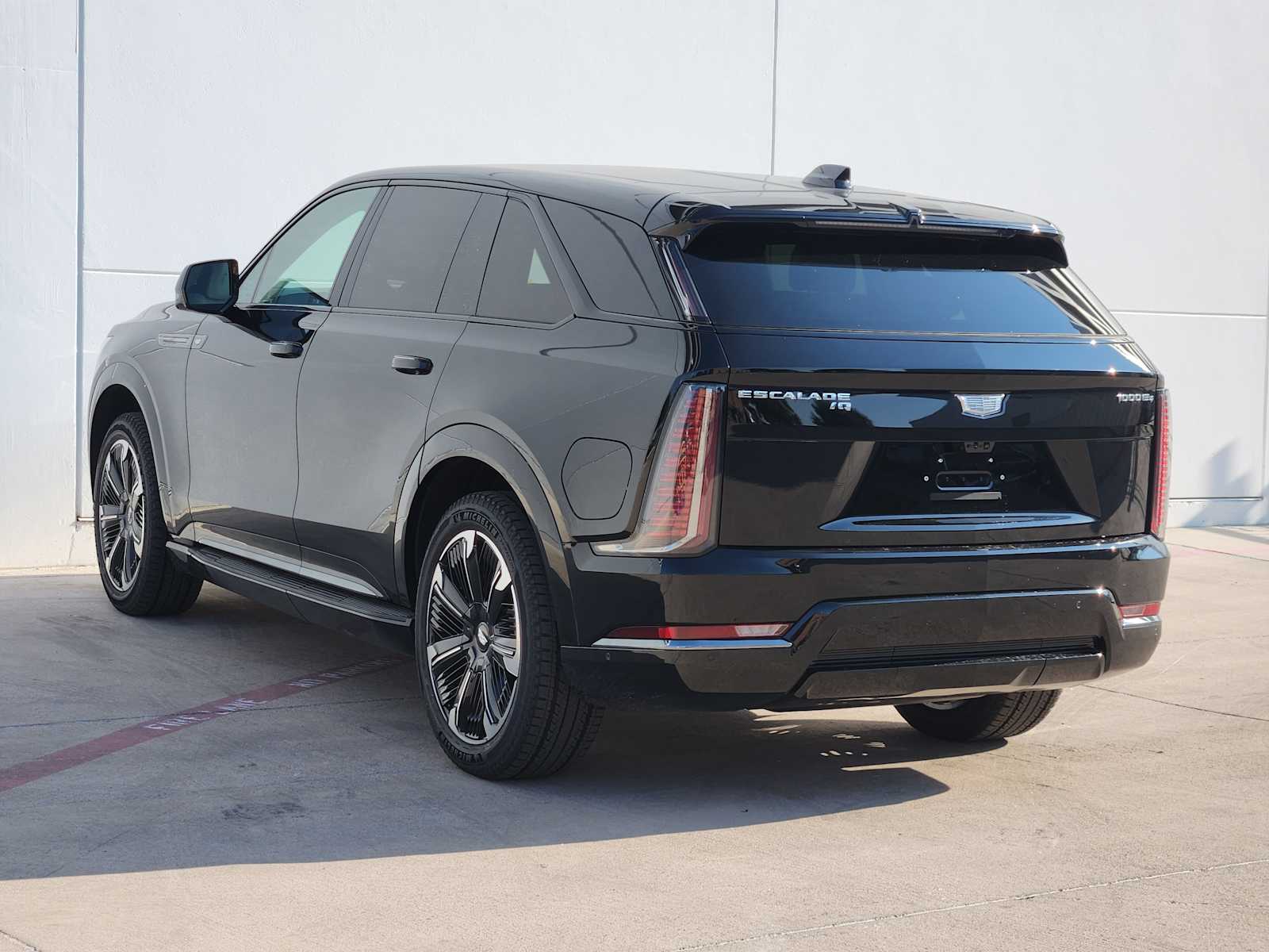 2025 Cadillac Escalade IQ Sport photo 2