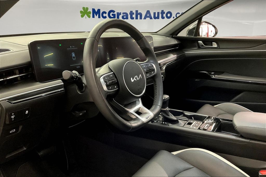 2025 Kia K5 GT-Line photo 11