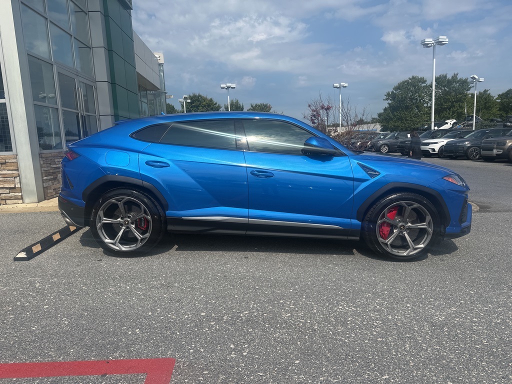 2019 Lamborghini Urus Base photo 17