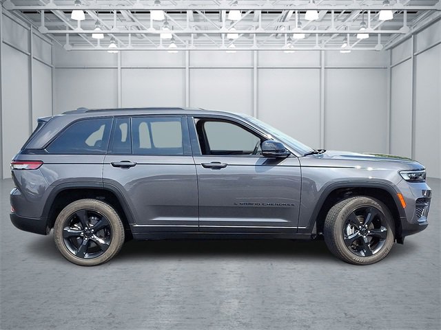 2023 Jeep Grand Cherokee Altitude photo 4