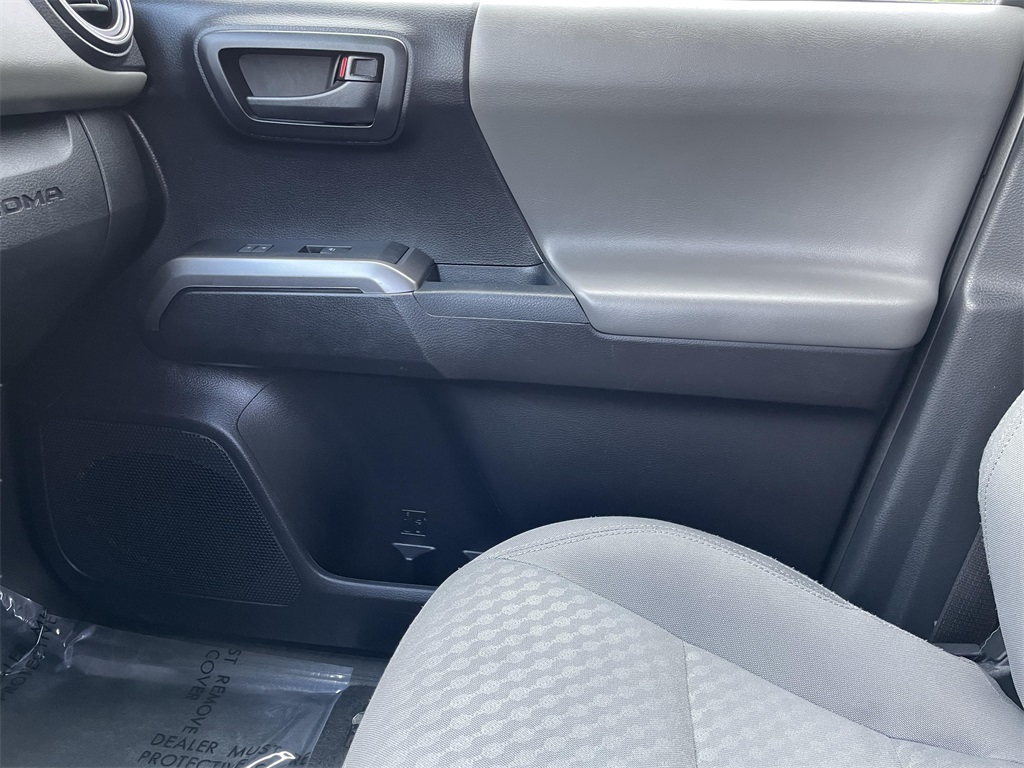 2020 Toyota Tacoma SR5 photo 17