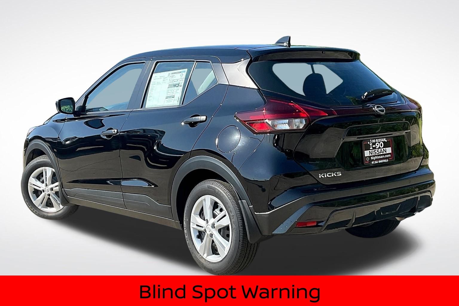 2025 Nissan Kicks Play S photo 3