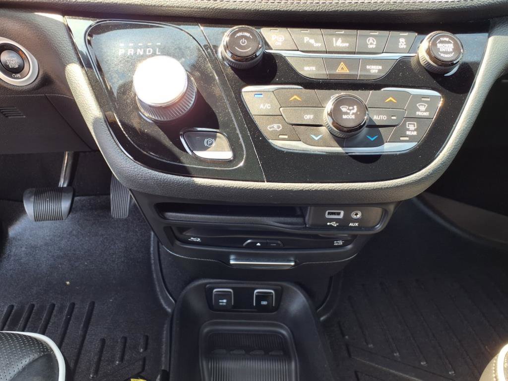 2019 Chrysler Pacifica Limited photo 26