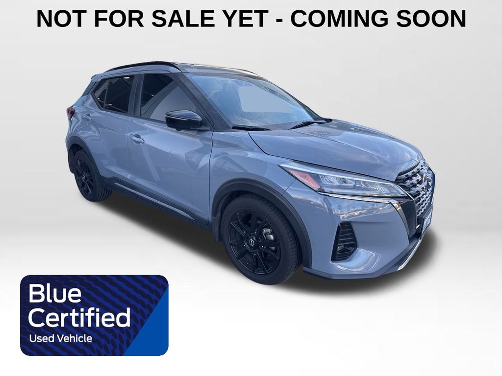 2022 Nissan Kicks SR