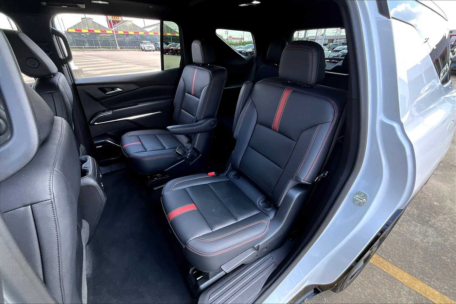 2024 Chevrolet Traverse RS photo 18