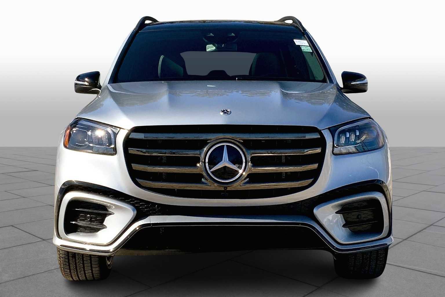 2025 Mercedes Benz GLS 450 4MATIC photo 3
