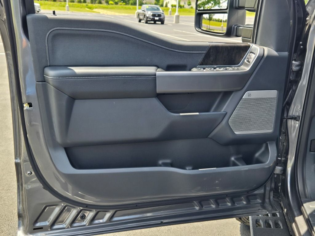 2025 Ford F-250 Lariat photo 18