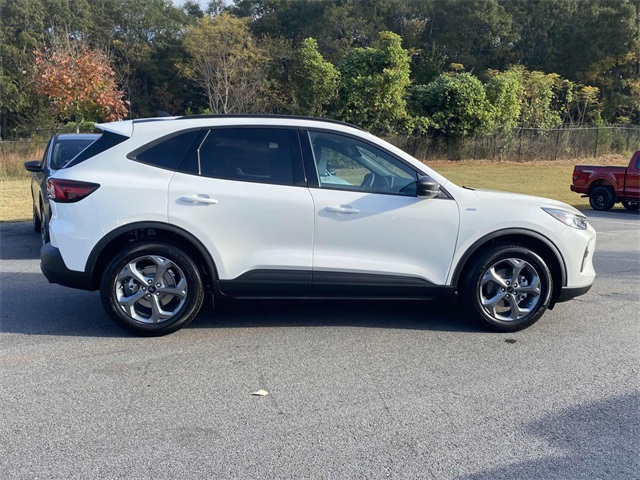 2025 Ford Escape ST-Line photo 2
