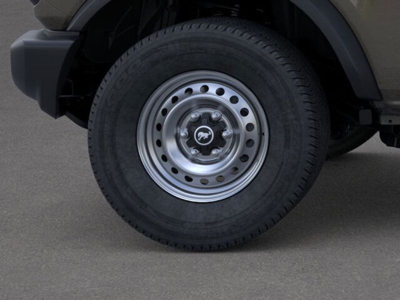 2025 Ford Bronco Base photo 19