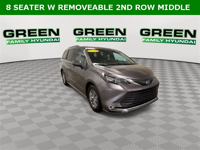2024 Toyota Sienna XLE photo 3