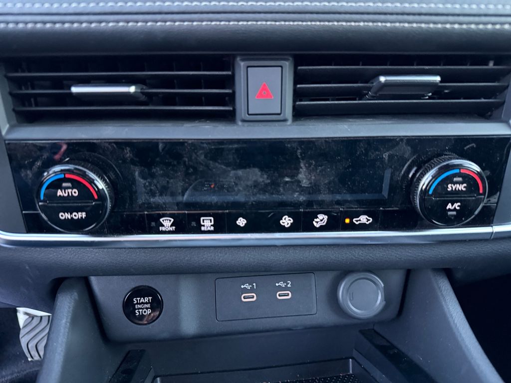 2024 Nissan Rogue SV photo 23