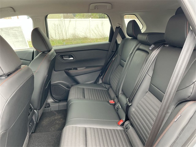 2025 Nissan Rogue SV photo 27