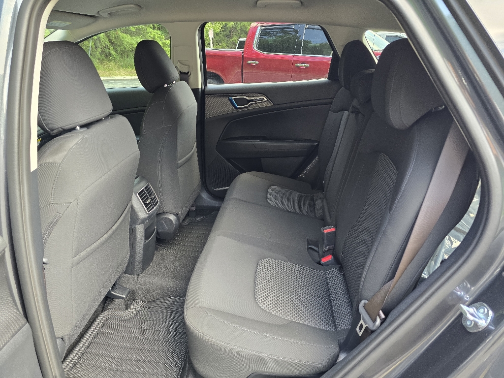 2025 Kia Sportage LX photo 4