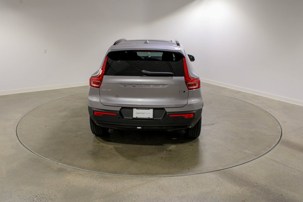 2026 Volvo XC40 Plus photo 3