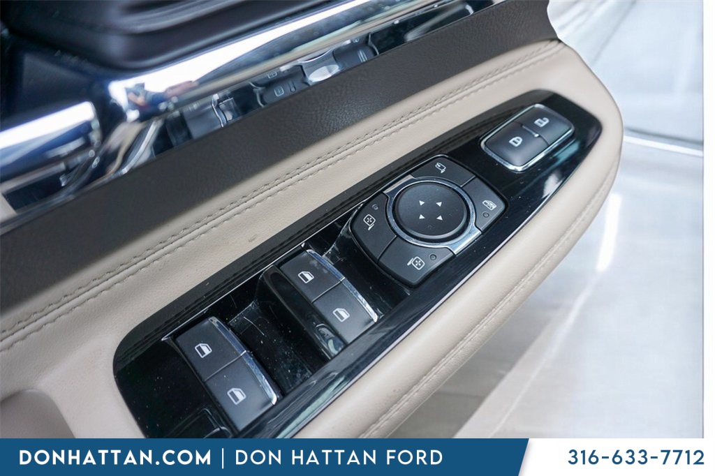 2022 Lincoln Corsair Standard photo 14