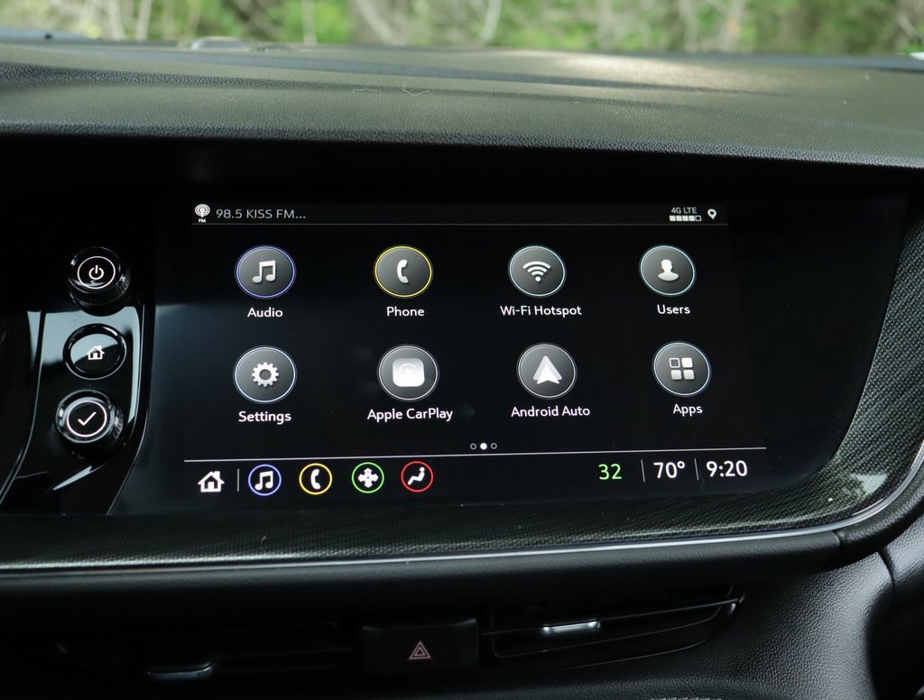 Used 2022 Summit White Buick Essence image 13