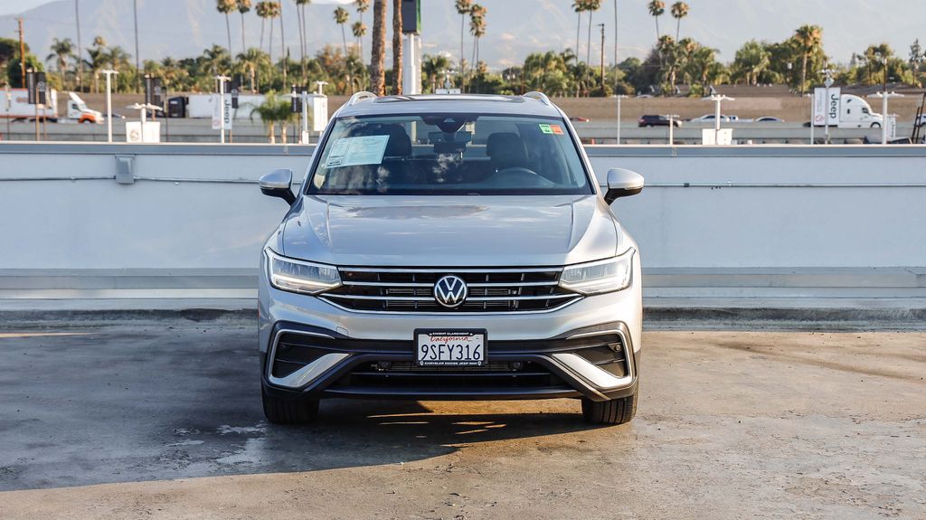 2022 Volkswagen Tiguan SE photo 3