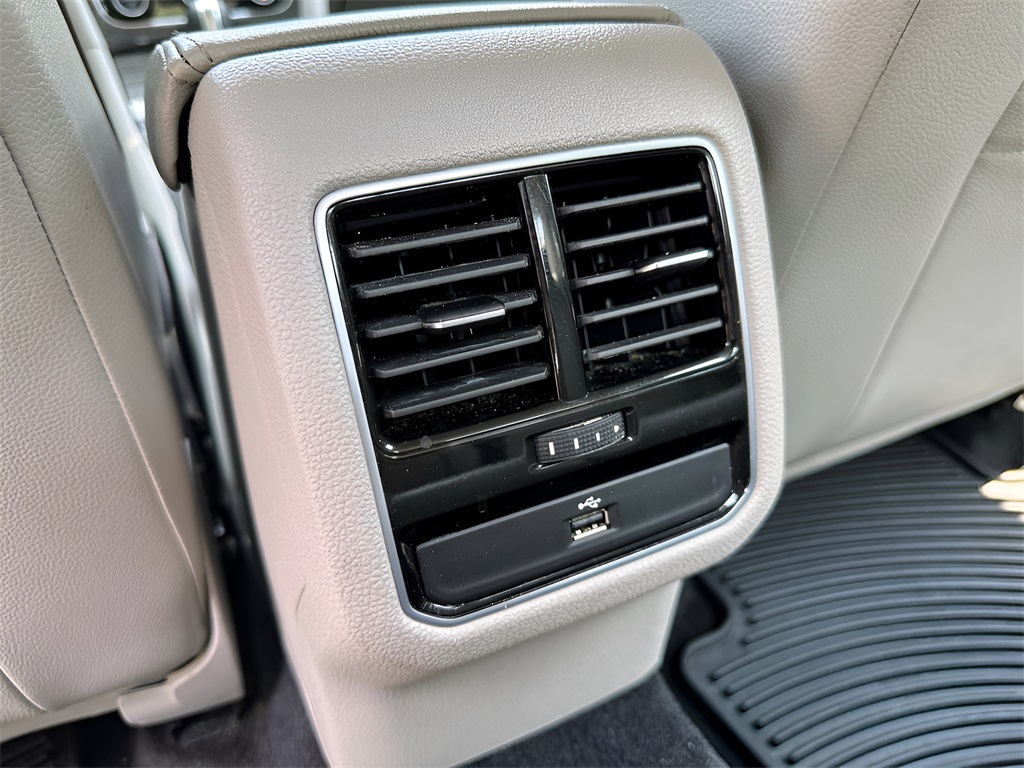 2018 Volkswagen Passat SE photo 21