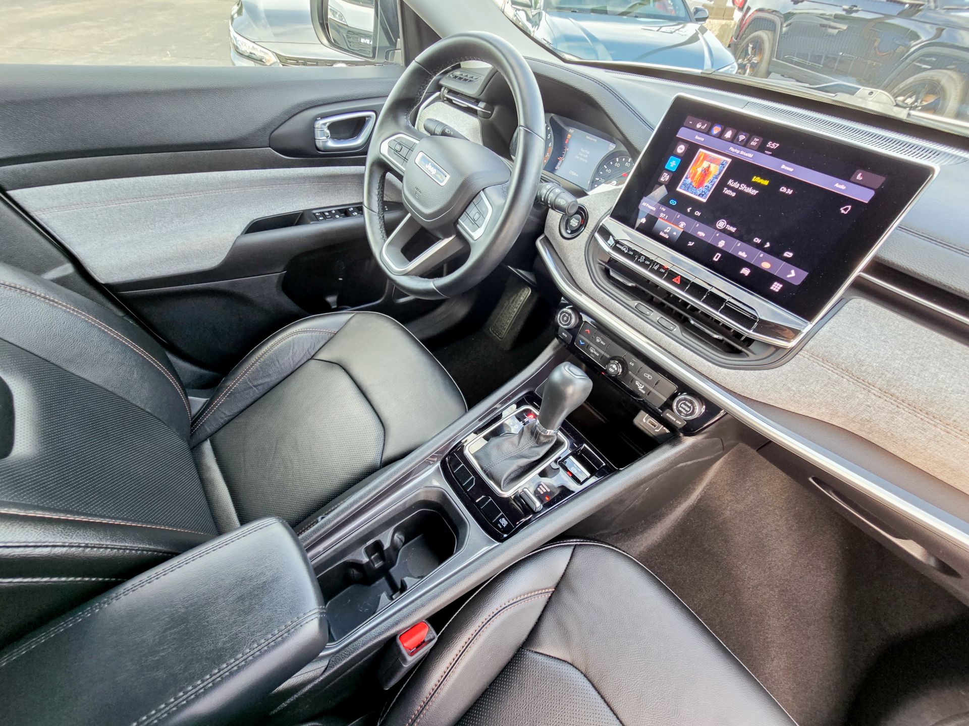 2022 Jeep Compass Latitude Lux photo 7