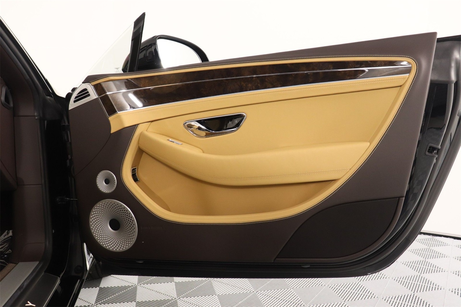 Used 2024 Black Crystal Bentley V8 image 24