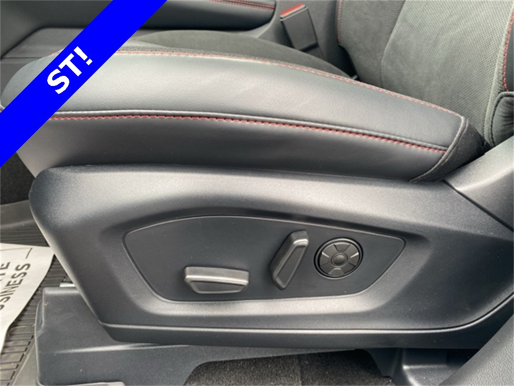 2025 Ford Explorer ST photo 21