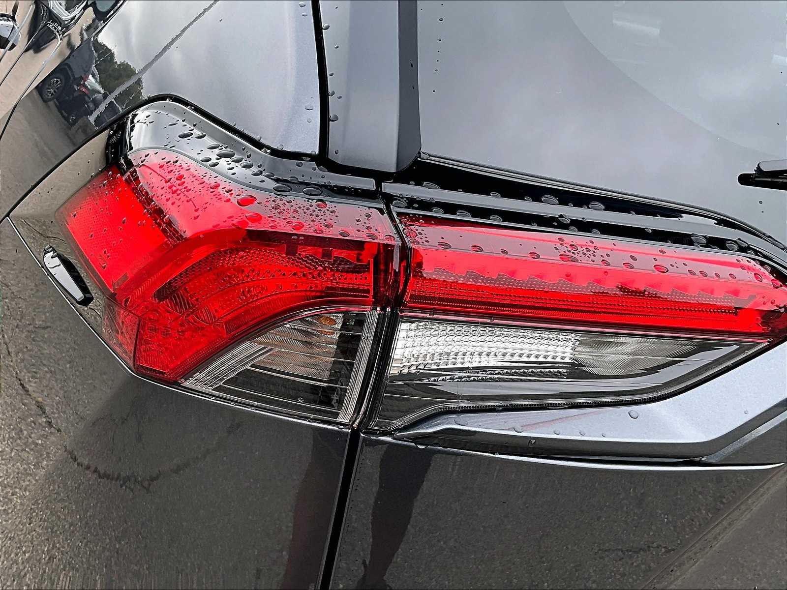 2025 Toyota RAV4 XLE photo 33