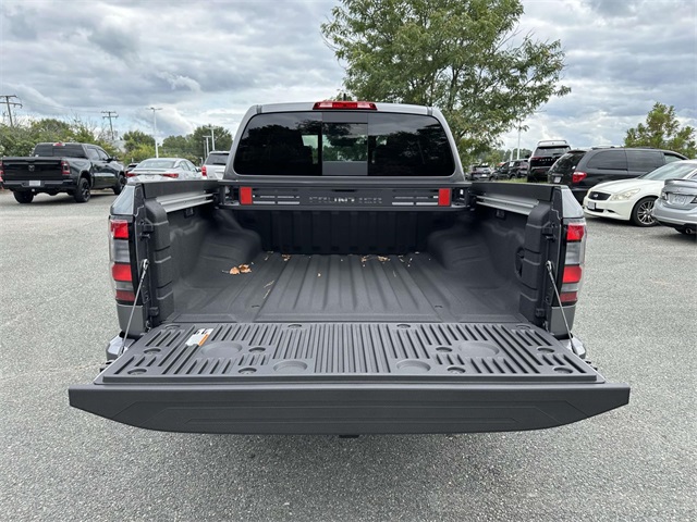 2025 Nissan Frontier SV photo 12
