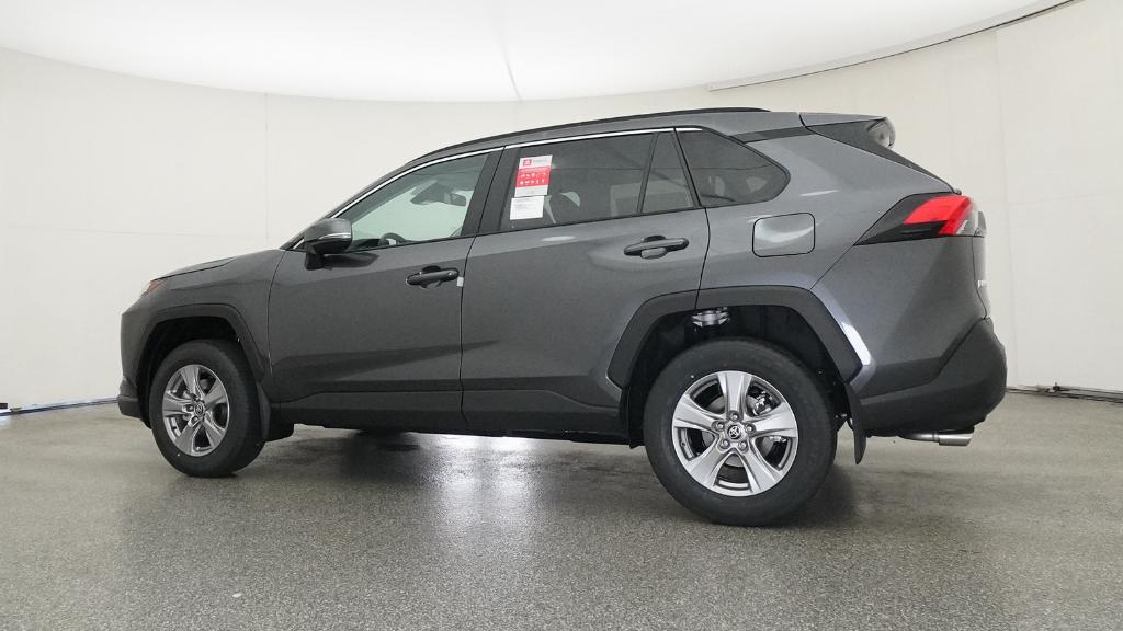 2025 Toyota RAV4 XLE photo 8